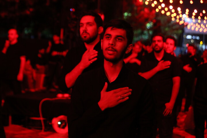 تصاویر/ دوم محرم و صد و نهمین شب حضور مردم در خیابان‌ها – هیئت انصار الحسین اصفهان