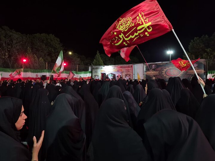 تصاویر/ عزاداری شب سوم محرم؛در میدان امام حسین اراک