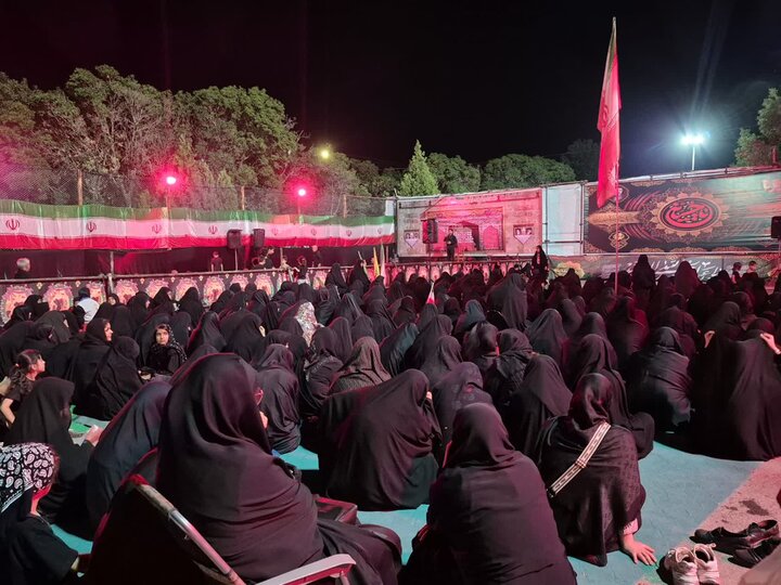 تصاویر/ عزاداری شب سوم محرم؛در میدان امام حسین اراک