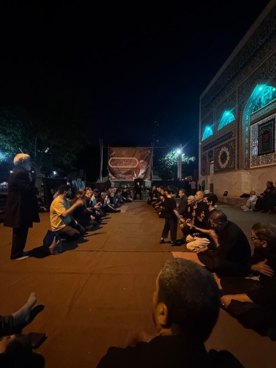 تصاویر/مراسم عزاداری شب سوم محرم همراه با پرچم گردانی در مسجد امام خمینی اراک