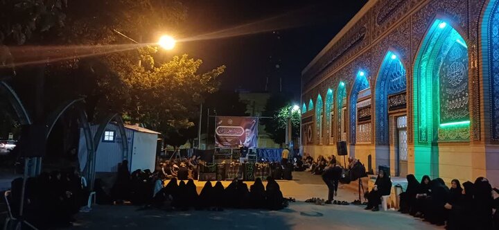تصاویر/مراسم عزاداری شب سوم محرم همراه با پرچم گردانی در مسجد امام خمینی اراک