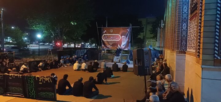 تصاویر/مراسم عزاداری شب سوم محرم همراه با پرچم گردانی در مسجد امام خمینی اراک