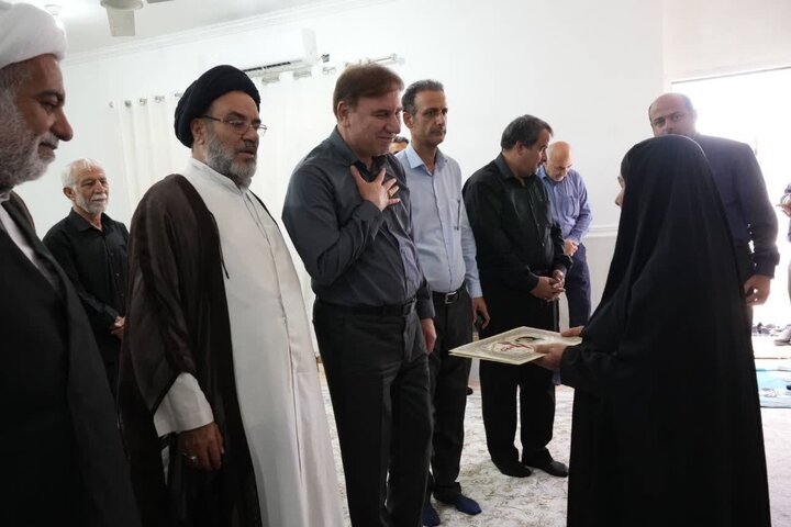 تصاویر/ دیدار مسئولان شهرستان جم با خانواده شهدا