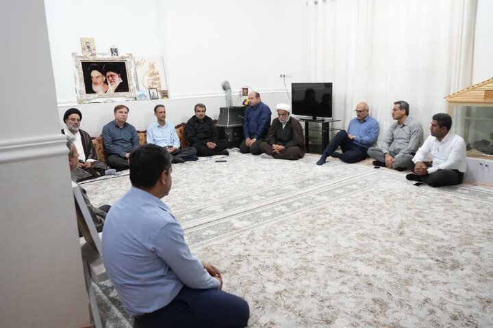 تصاویر/ دیدار مسئولان شهرستان جم با خانواده شهدا