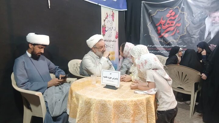 تصاویر/ فعالیت فرهنگی و تبلیغی موکب مدارس علمیه آیت اللّه اعتمادی در یکصد و دهمین تجمعات شبانه
