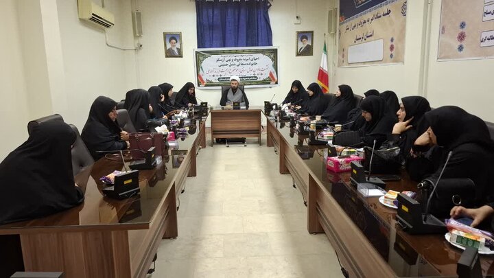 تصاویر/برگزاری نشست بانوان لرستانی با موضوع فرزندآوری