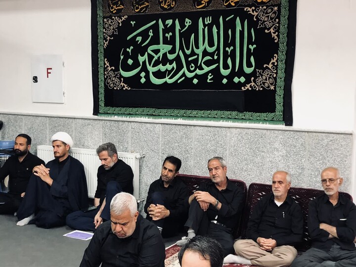 تصاویر / برگزاری مراسم روضه در دفتر امام جمعه ملایر