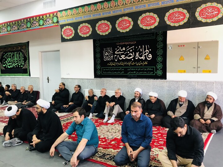 تصاویر / برگزاری مراسم روضه در دفتر امام جمعه ملایر