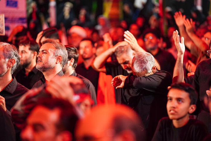 Lutto per la terza notte di Muharram della comunità di Nirugah a Qom durante il raduno notturno