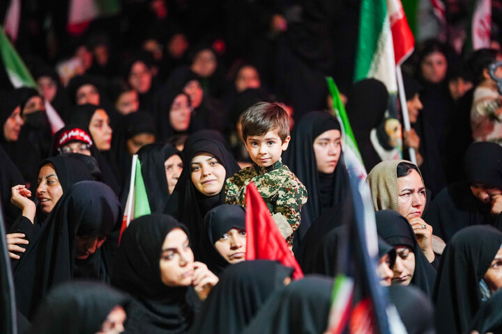 Lutto per la terza notte di Muharram della comunità di Nirugah a Qom durante il raduno notturno