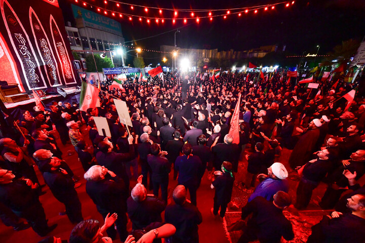 Lutto per la terza notte di Muharram della comunità di Nirugah a Qom durante il raduno notturno