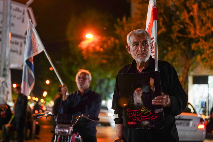 Lutto per la terza notte di Muharram della comunità di Nirugah a Qom durante il raduno notturno