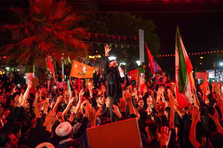 Lutto per la terza notte di Muharram della comunità di Nirugah a Qom durante il raduno notturno