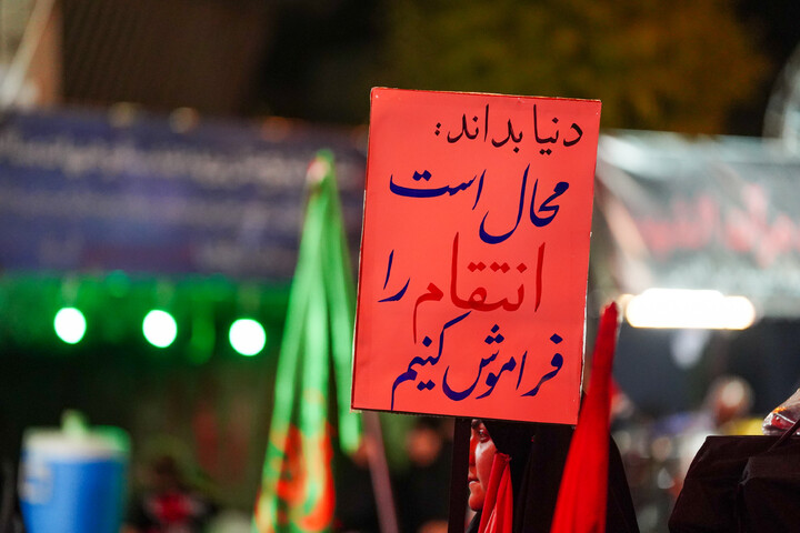 Lutto per la terza notte di Muharram della comunità di Nirugah a Qom durante il raduno notturno