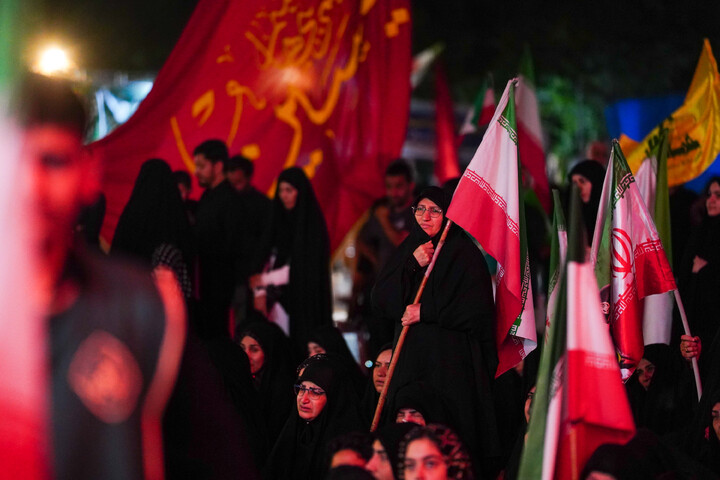 Lutto per la terza notte di Muharram della comunità di Nirugah a Qom durante il raduno notturno