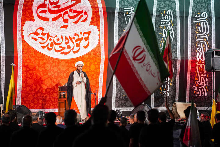 Lutto per la terza notte di Muharram della comunità di Nirugah a Qom durante il raduno notturno