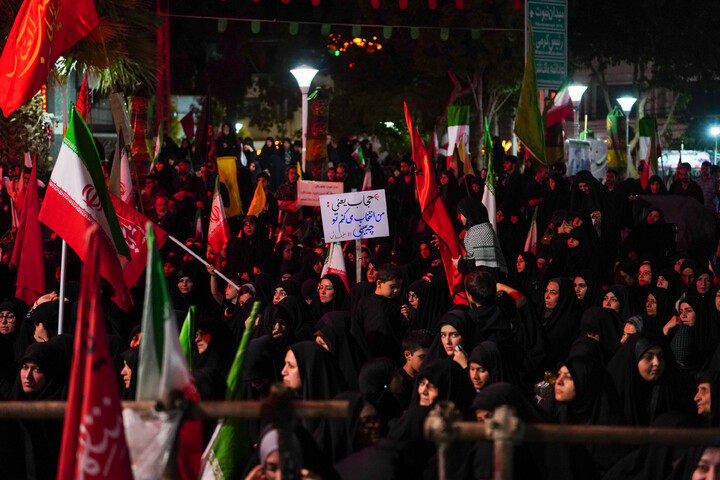 Lutto per la terza notte di Muharram della comunità di Nirugah a Qom durante il raduno notturno