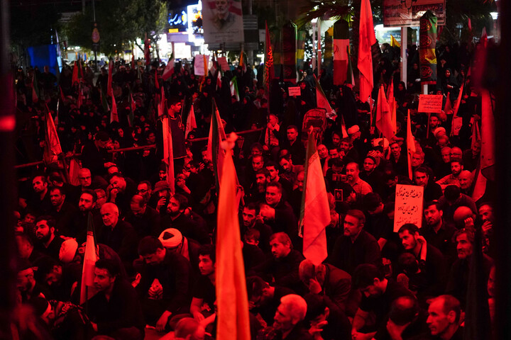 Lutto per la terza notte di Muharram della comunità di Nirugah a Qom durante il raduno notturno
