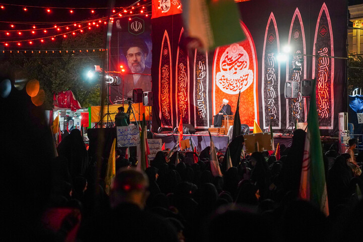 Lutto per la terza notte di Muharram della comunità di Nirugah a Qom durante il raduno notturno