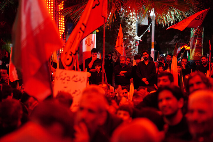 Lutto per la terza notte di Muharram della comunità di Nirugah a Qom durante il raduno notturno
