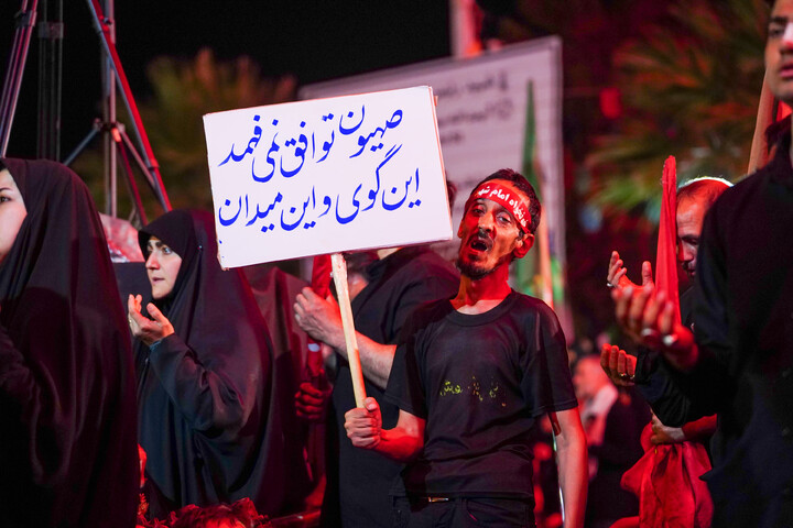 Lutto per la terza notte di Muharram della comunità di Nirugah a Qom durante il raduno notturno