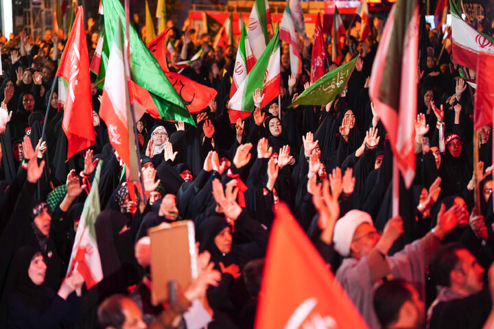 Lutto per la terza notte di Muharram della comunità di Nirugah a Qom durante il raduno notturno