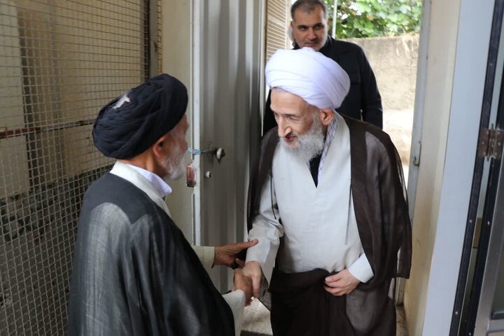 تصاویر/ حضور حجت الاسلام و المسلمین محمدی لائینی در بین شهید در روستای کوهستان بهشهر