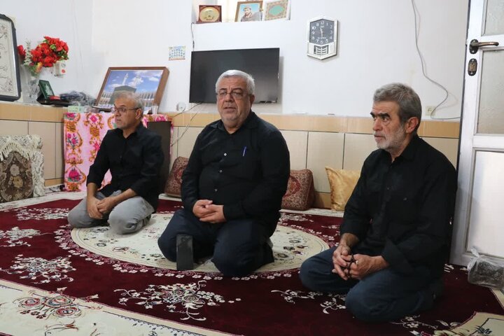 تصاویر/ حضور حجت الاسلام و المسلمین محمدی لائینی در بین شهید در روستای کوهستان بهشهر