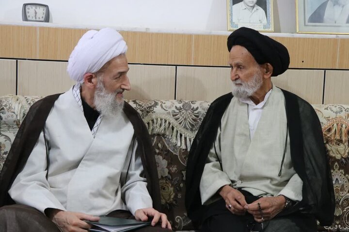 تصاویر/ حضور حجت الاسلام و المسلمین محمدی لائینی در بین شهید در روستای کوهستان بهشهر