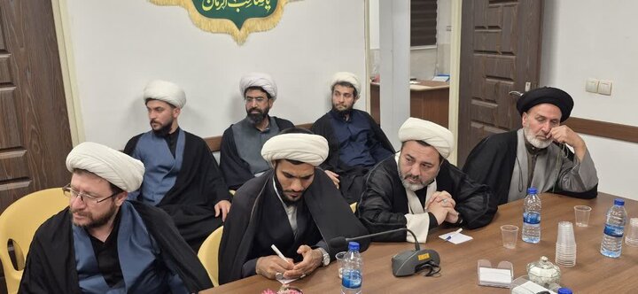 تصاویر / نشست امام جمعه آبیک با روحانیون شهرستان آبیک