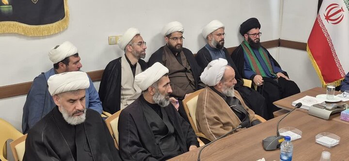تصاویر / نشست امام جمعه آبیک با روحانیون شهرستان آبیک