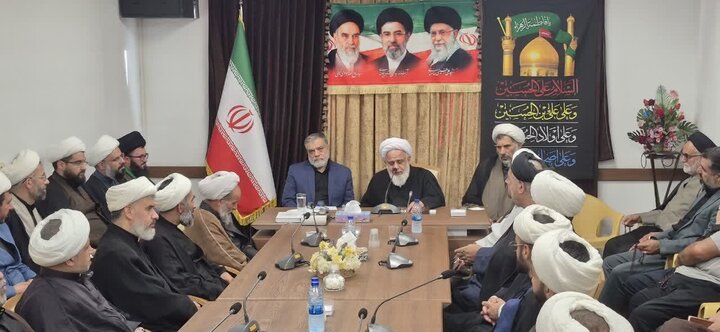 تصاویر / نشست امام جمعه آبیک با روحانیون شهرستان آبیک