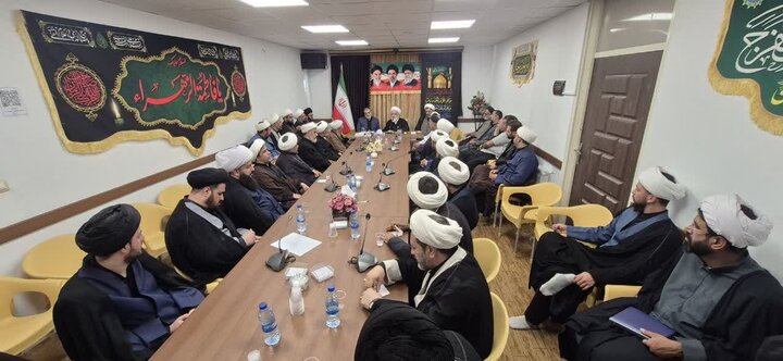 تصاویر / نشست امام جمعه آبیک با روحانیون شهرستان آبیک