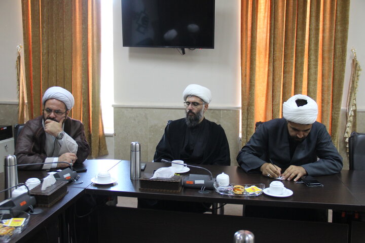 تصاویر / نشست مدیر حوزه علمیه استان قزوین با مدیران ومعاونین مدارس علمیه قزوین