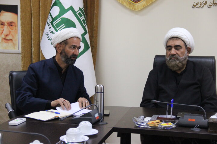 تصاویر / نشست مدیر حوزه علمیه استان قزوین با مدیران ومعاونین مدارس علمیه قزوین