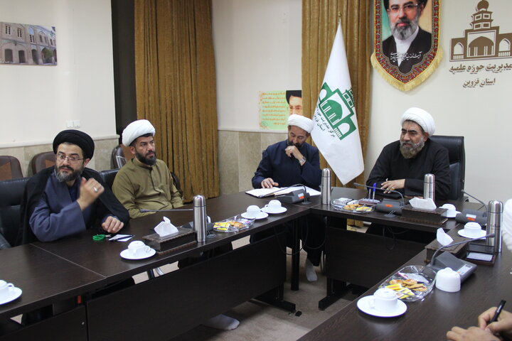 تصاویر / نشست مدیر حوزه علمیه استان قزوین با مدیران ومعاونین مدارس علمیه قزوین