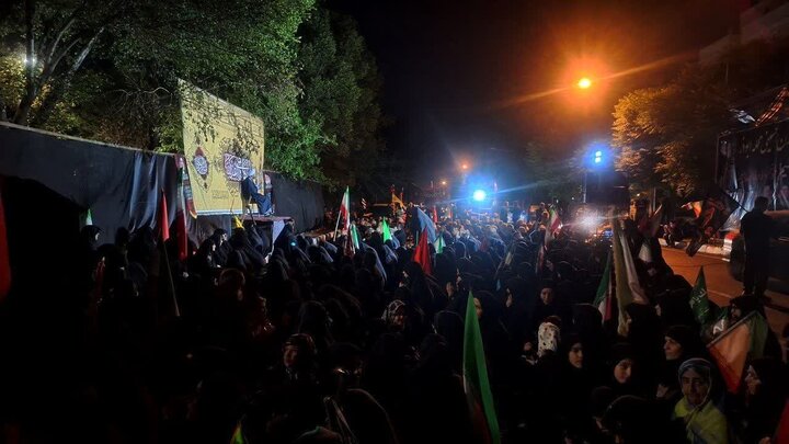 تصاویر/ یکصد و دهمین شب حماسه آفرینی نمازگزاران مسجد المهدی (ع) در دفاع از انقلاب و وطن