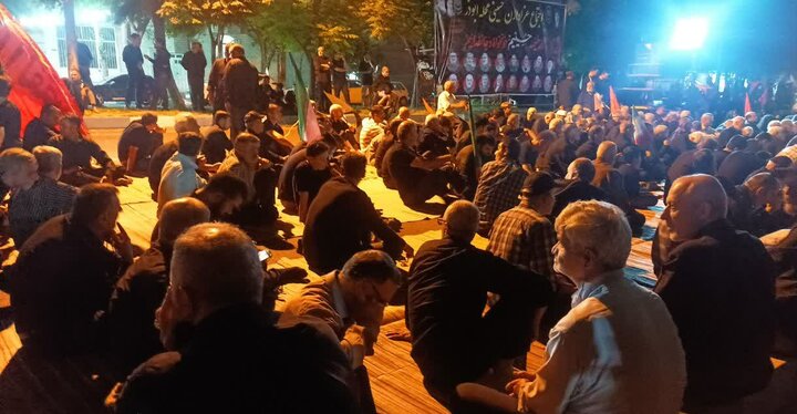 تصاویر/ یکصد و دهمین شب حماسه آفرینی نمازگزاران مسجد المهدی (ع) در دفاع از انقلاب و وطن