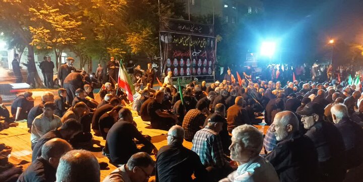 تصاویر/ یکصد و دهمین شب حماسه آفرینی نمازگزاران مسجد المهدی (ع) در دفاع از انقلاب و وطن