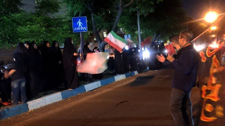 تصاویر/ یکصد و دهمین شب حماسه آفرینی نمازگزاران مسجد المهدی (ع) در دفاع از انقلاب و وطن