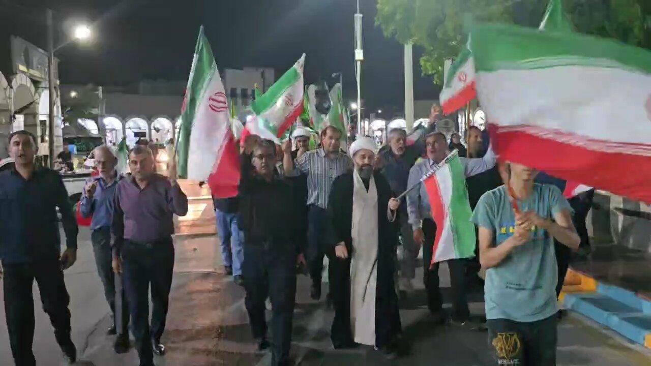 فیلم| راهپیمایی مردم خارگ در بیعت با رهبر انقلاب