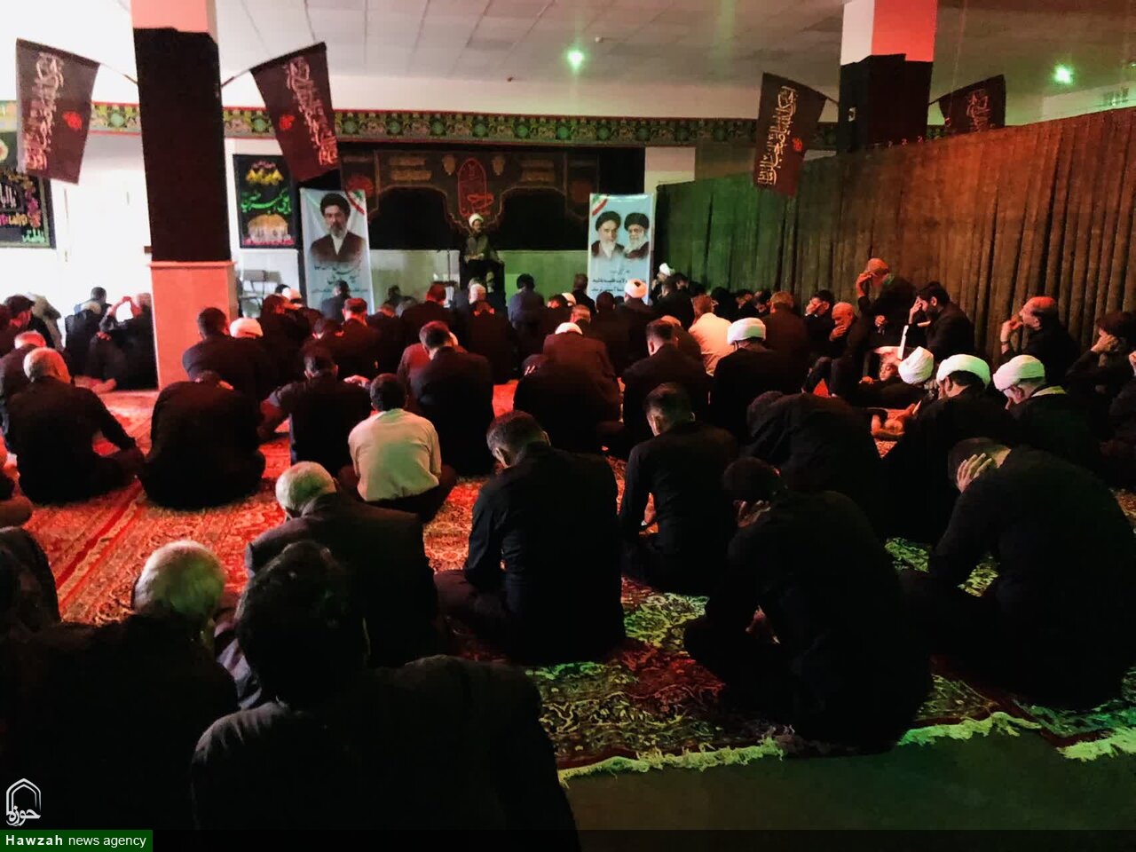 تصاویر / برگزاری مراسم روضه در دفتر امام جمعه ملایر