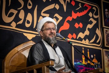 جامعه اسلامی با عمل به احکام الهی و تبعیت از ولایت از آسیب‌ها مصون می‌ماند