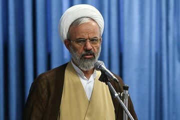 ایستادگی فرهنگی در کنار مقاومت نظامی ضروری است