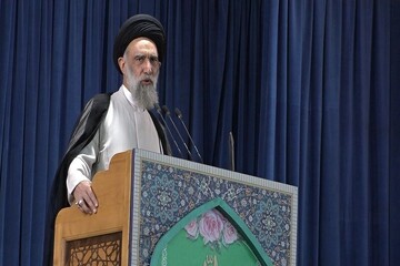 ایستادگی ملت ایران دشمن را به ذلت کشاند
