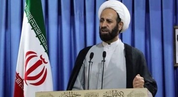مکتب حسینی مکتب ایستادگی و مقاومت است