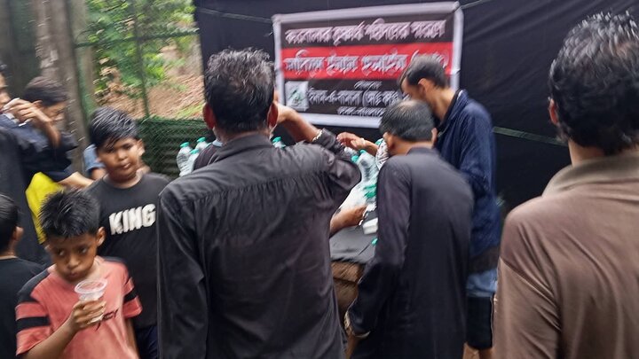 কারবালার শহীদদের স্মরণে সাবিলে ইমাম হুসাইনের (আ.) আয়োজন । ছবি