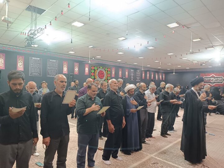 تصاویر/ دیدار نماینده ولی فقیه در کاشان با جمعی  ازخانواده شهدا وتجدیدمیثاق با آرمان آنها