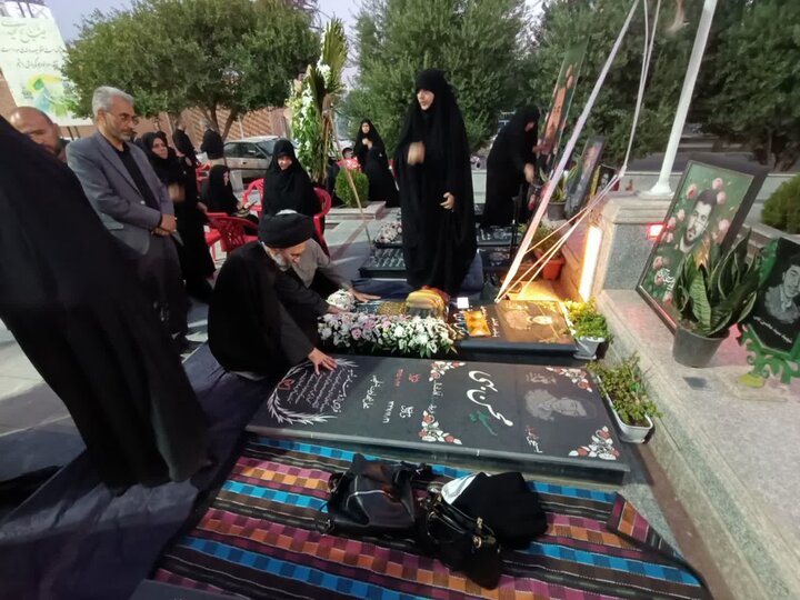 تصاویر/ دیدار نماینده ولی فقیه در کاشان با جمعی  ازخانواده شهدا وتجدیدمیثاق با آرمان آنها