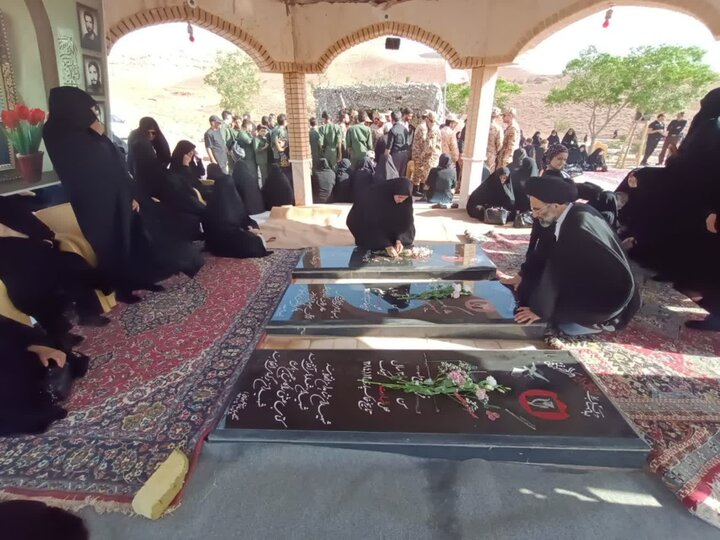 تصاویر/ دیدار نماینده ولی فقیه در کاشان با جمعی  ازخانواده شهدا وتجدیدمیثاق با آرمان آنها